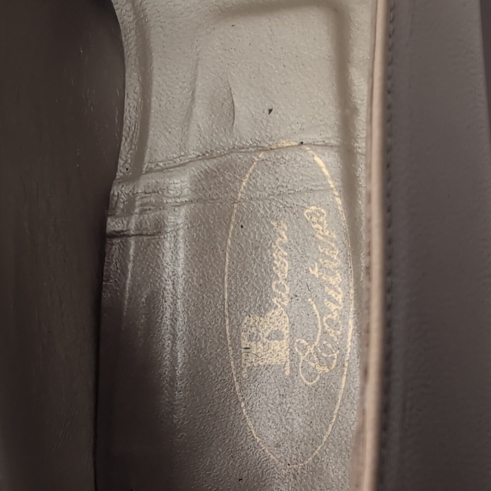 Browns Couture | Elegant Beige and Black Women's Shoes - Picture 5 of 9
